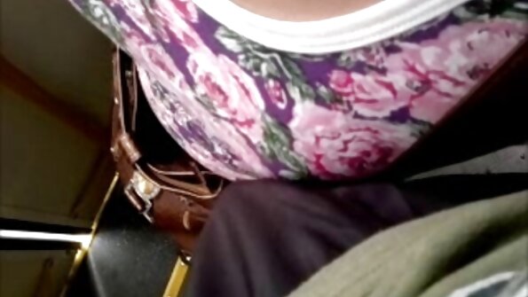 Seksikas neiu tutvustab end uuele naabrile ja saab kuke